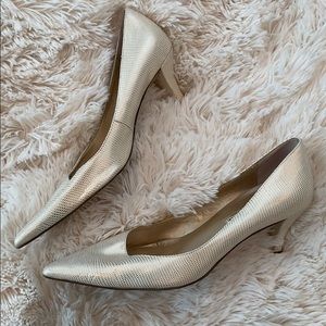 Bandolino gold snake kitten heels